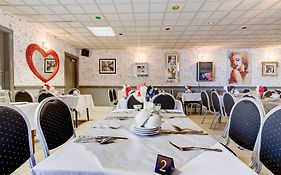 The Sandringham Court Hotel & Apartment Welcoming Large And Small Groups For 15 Years